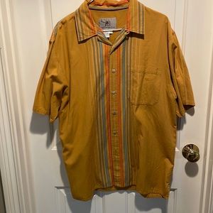 Territory Ahead size large short sleeve shirt